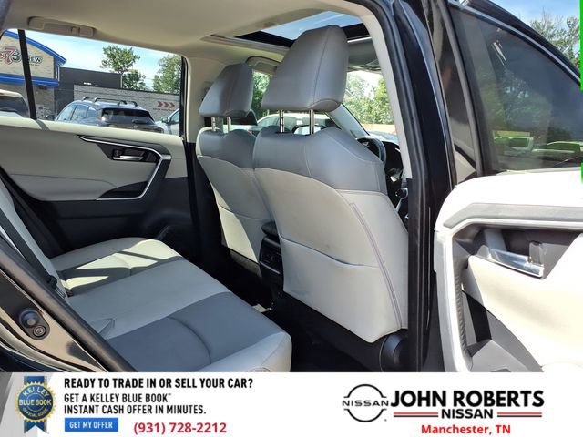 Used 2022 Toyota RAV4 XLE Premium image 18
