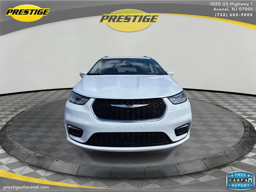 Used 2022 Chrysler Pacifica Touring-L image 2