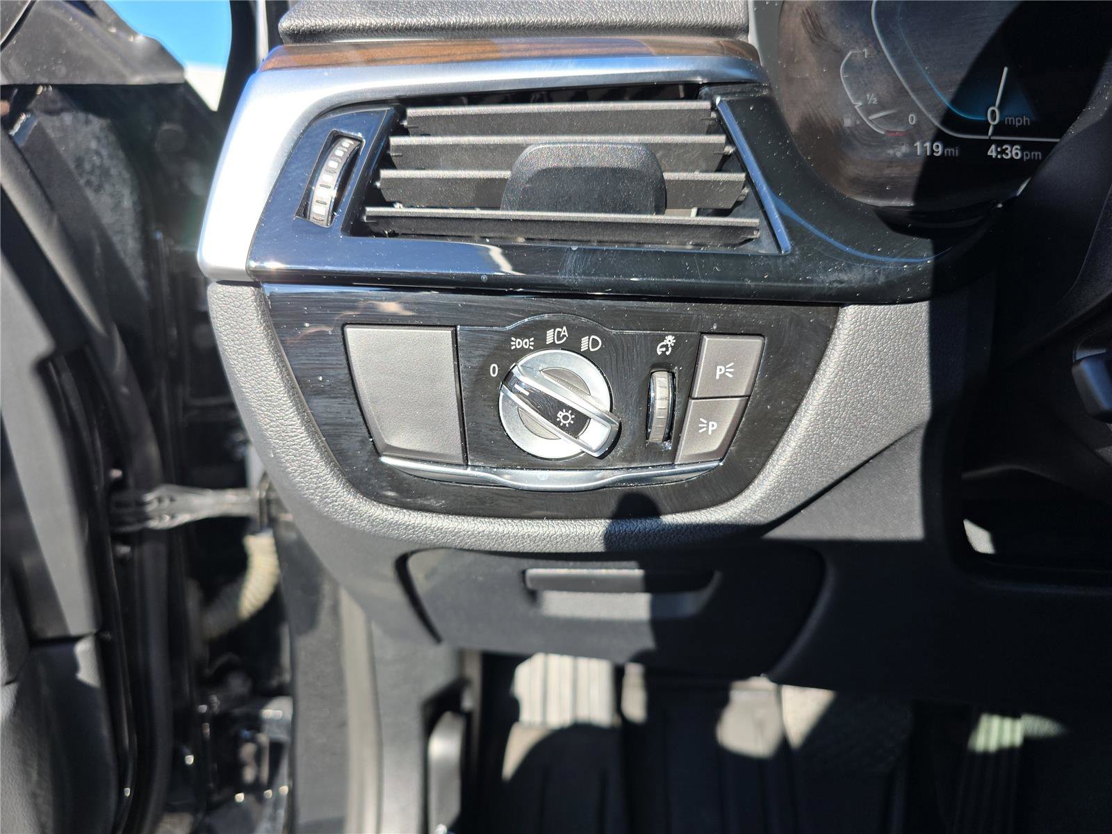 Used 2023 BMW 530e xDrive w/ Premium Package image 34