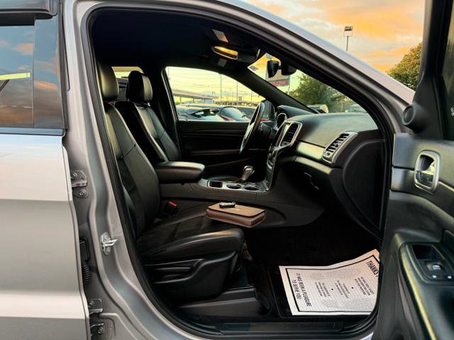 Used 2017 Jeep Grand Cherokee Altitude image 16