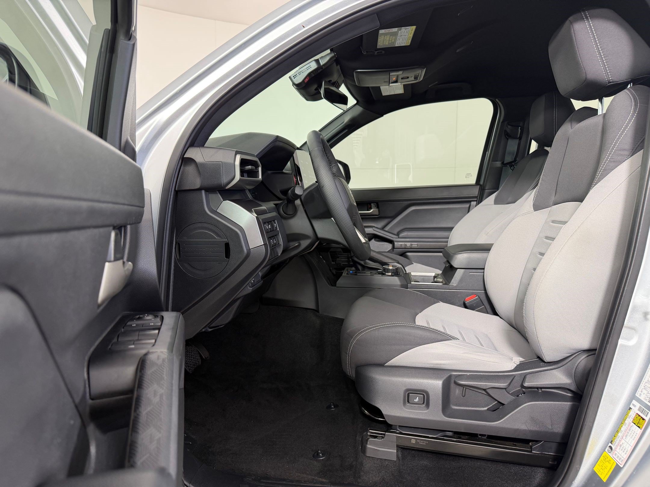 Used 2025 Toyota Tacoma TRD Off-Road AWD/4WD image 5