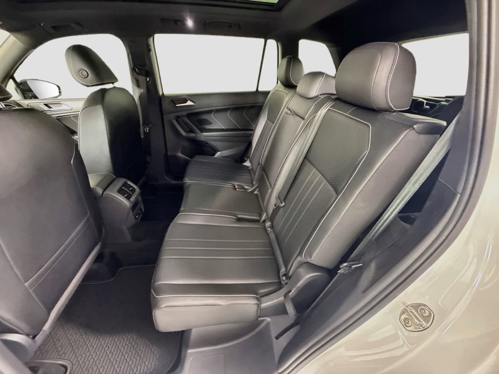 Used 2022 Volkswagen Tiguan SE R-Line FWD image 21