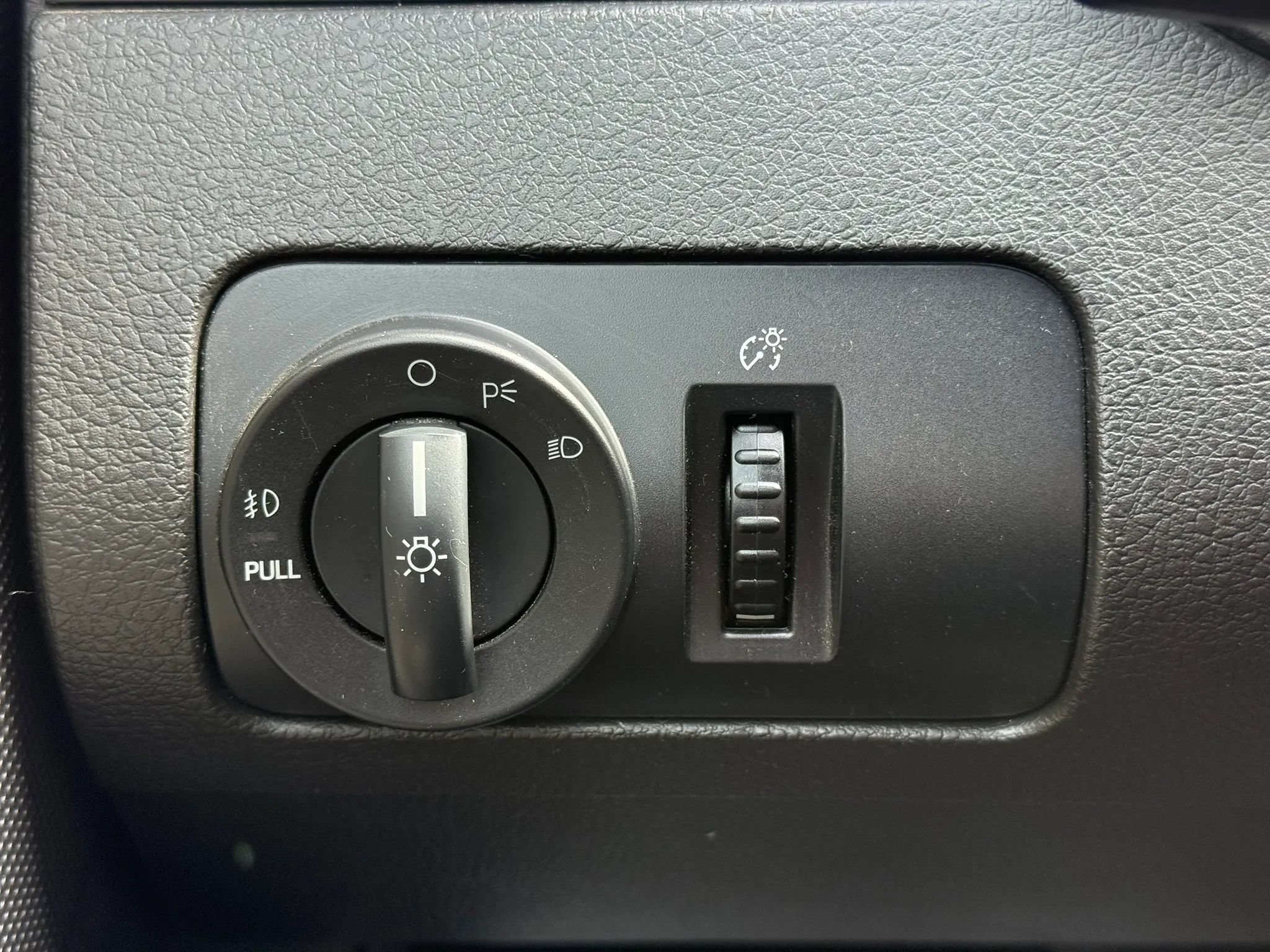 Used 2008 Ford Mustang Coupe RWD image 30