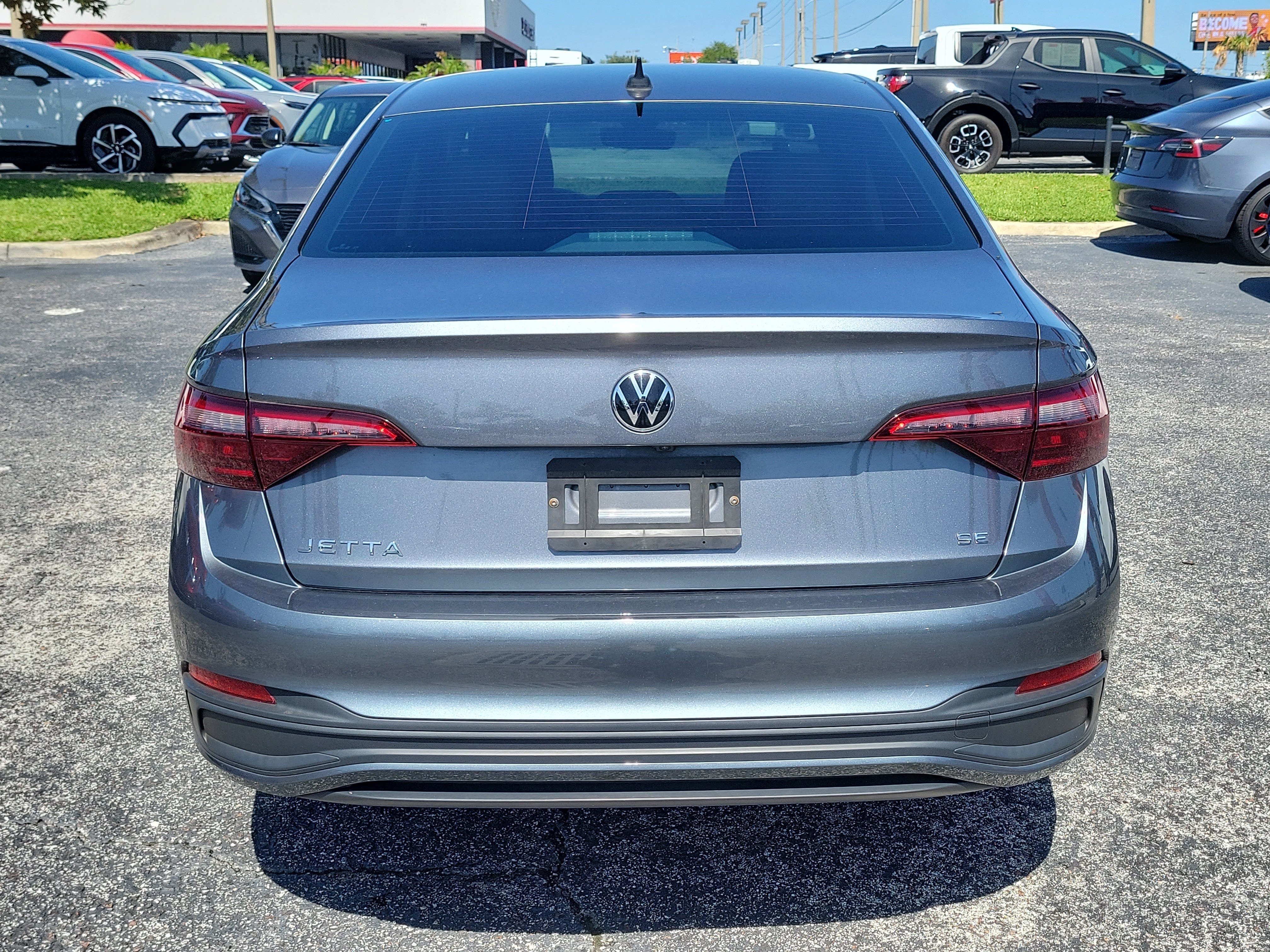 Used 2023 Volkswagen Jetta SE FWD image 5