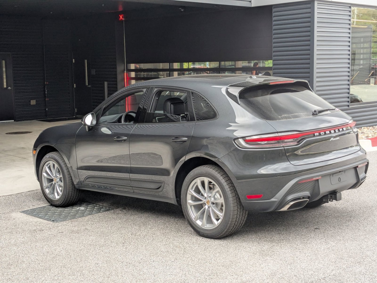 Certified 2026 Porsche Macan AWD/4WD image 3