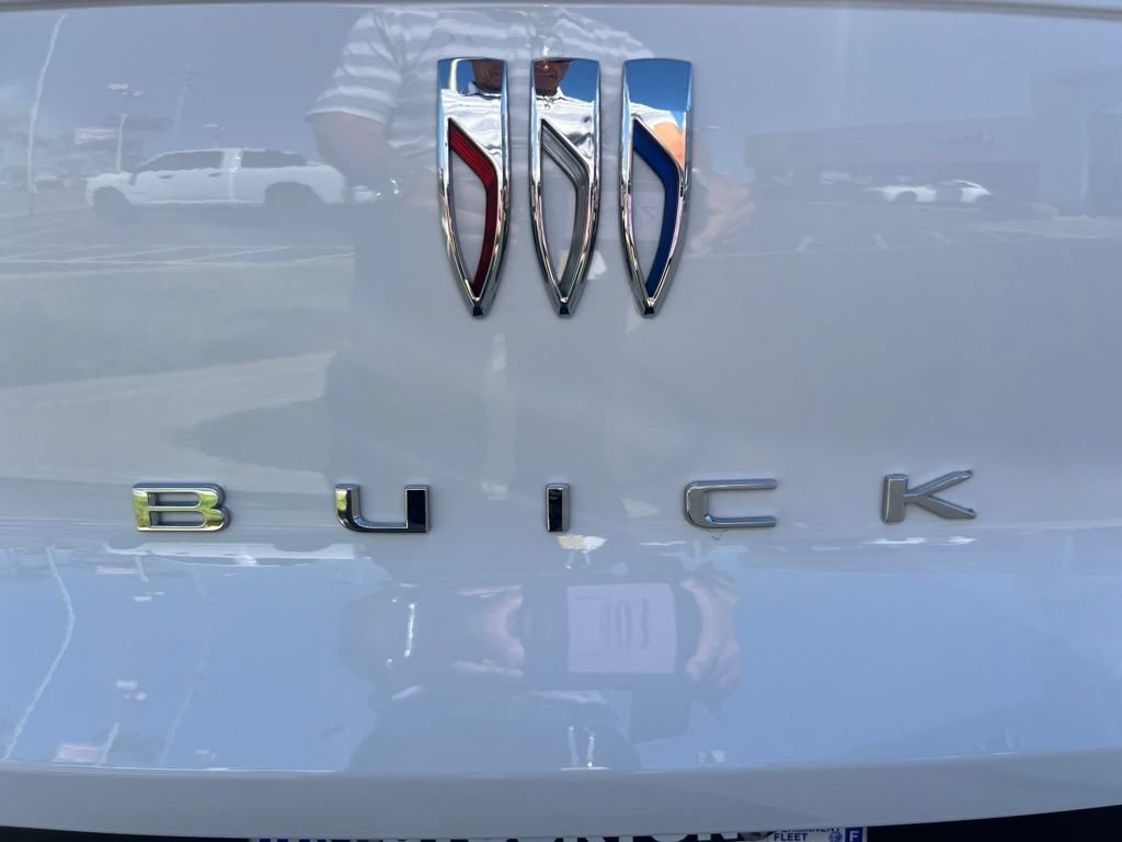 Used 2025 Buick Envista Preferred FWD image 46