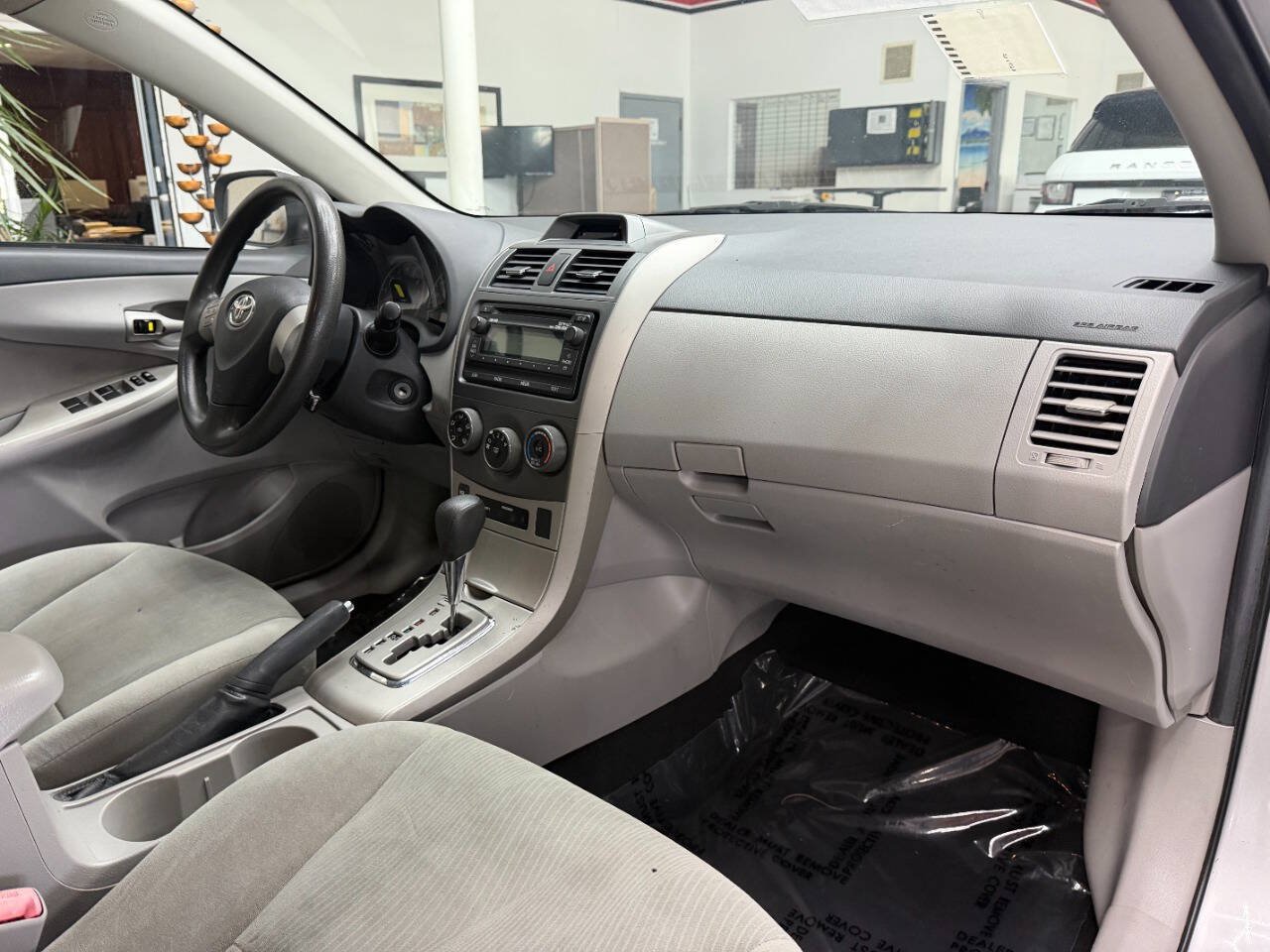 Used 2012 Toyota Corolla LE FWD image 18