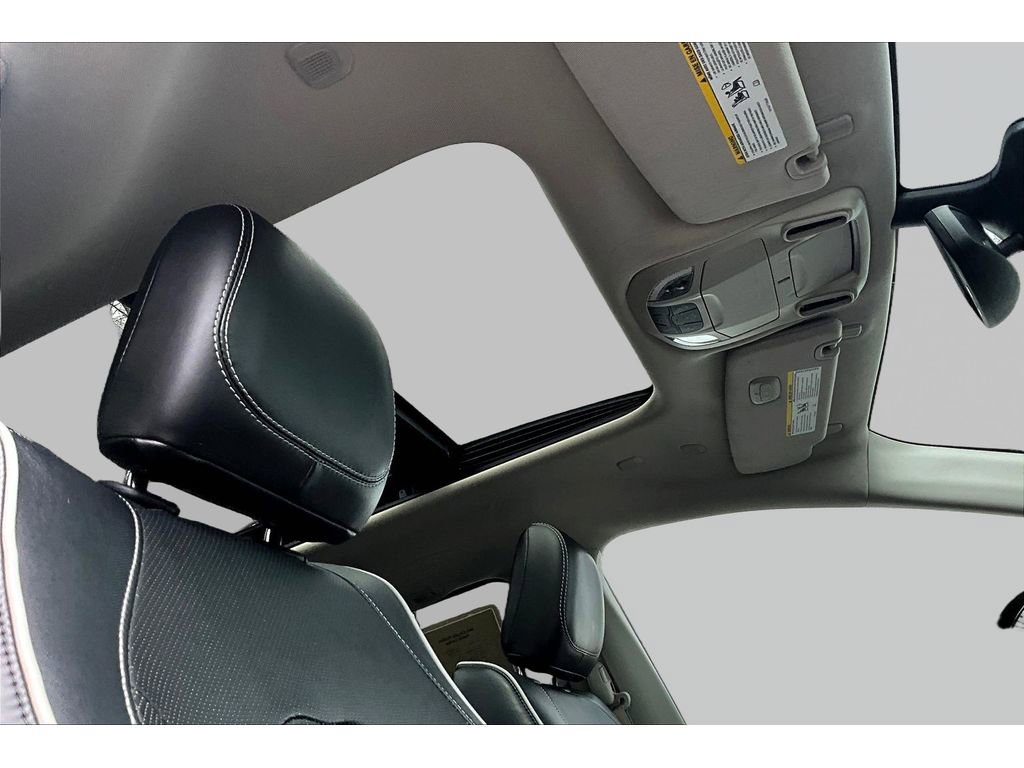 Used 2023 Chrysler Pacifica Limited image 18