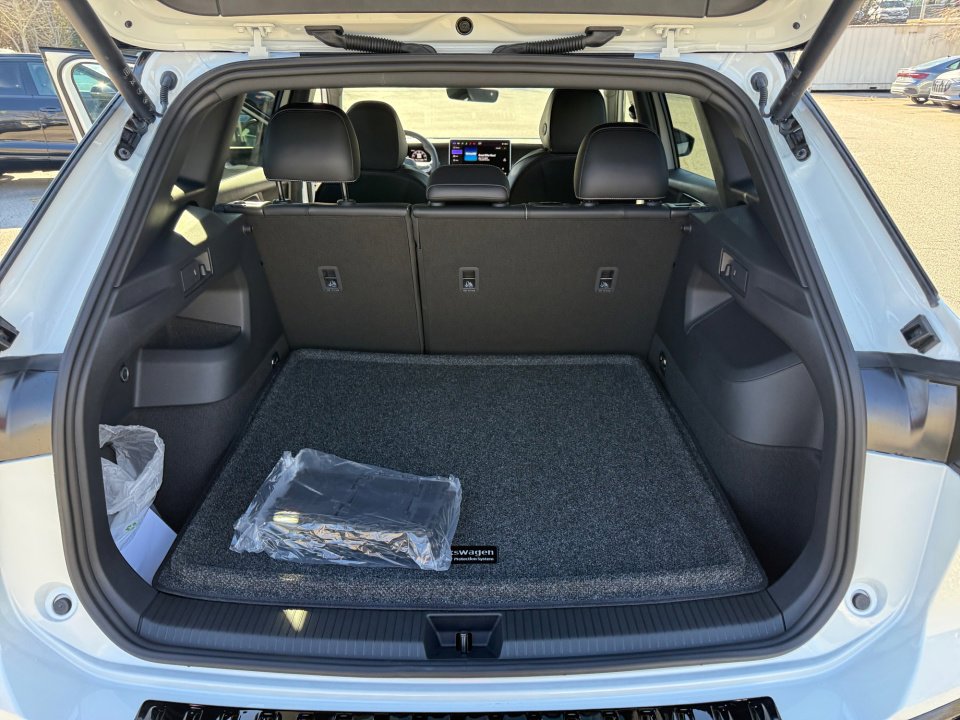 New 2026 Volkswagen Tiguan SE R-Line AWD/4WD image 15