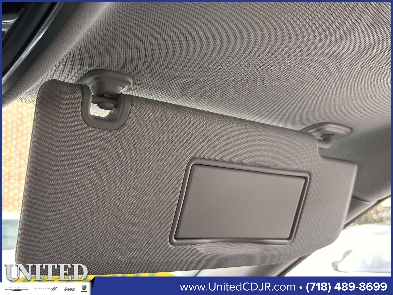 Used 2023 Jeep Grand Cherokee L Laredo image 29