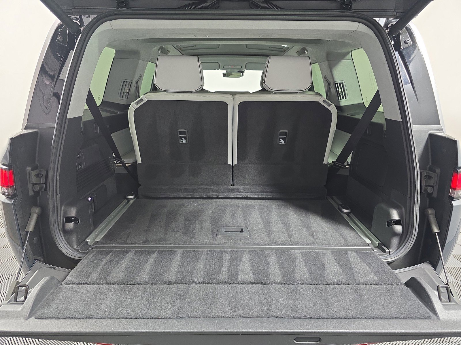 Used 2024 Rivian R1S Adventure AWD/4WD image 15