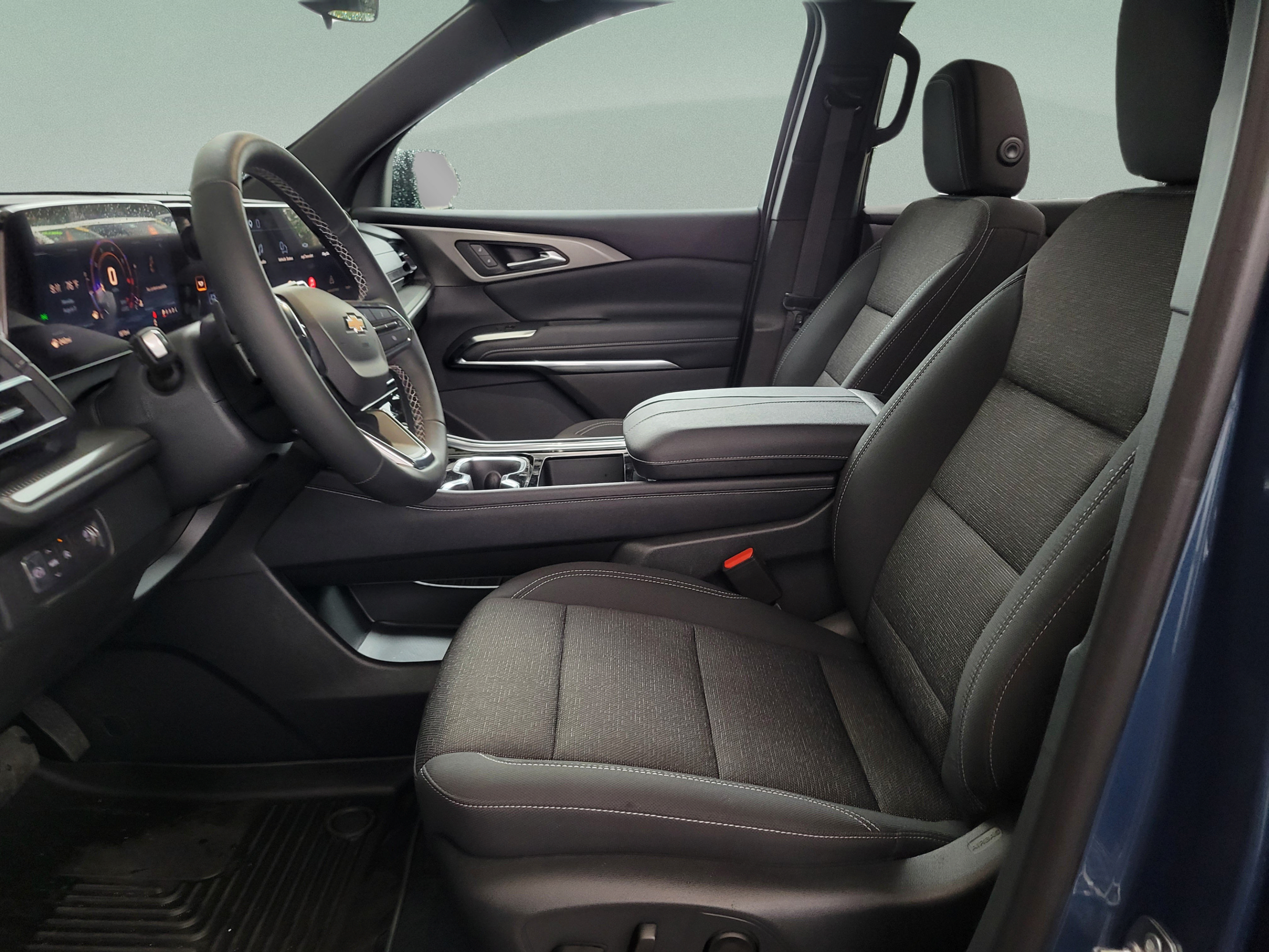 Used 2026 Chevrolet Traverse LT FWD image 14