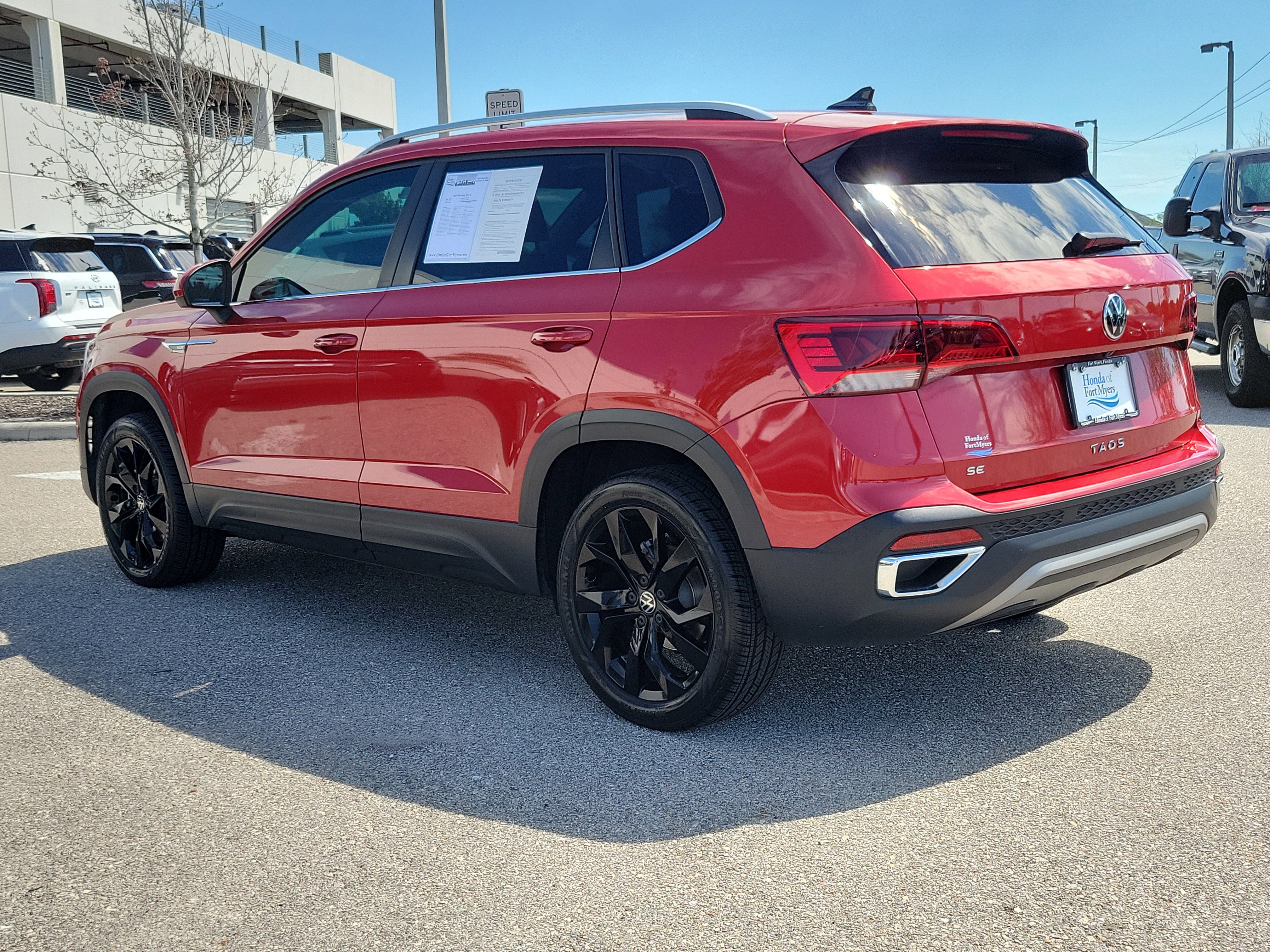 Used 2024 Volkswagen Taos SE FWD image 4