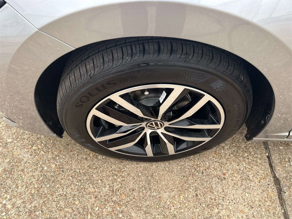 New 2026 Volkswagen Jetta SE image 6