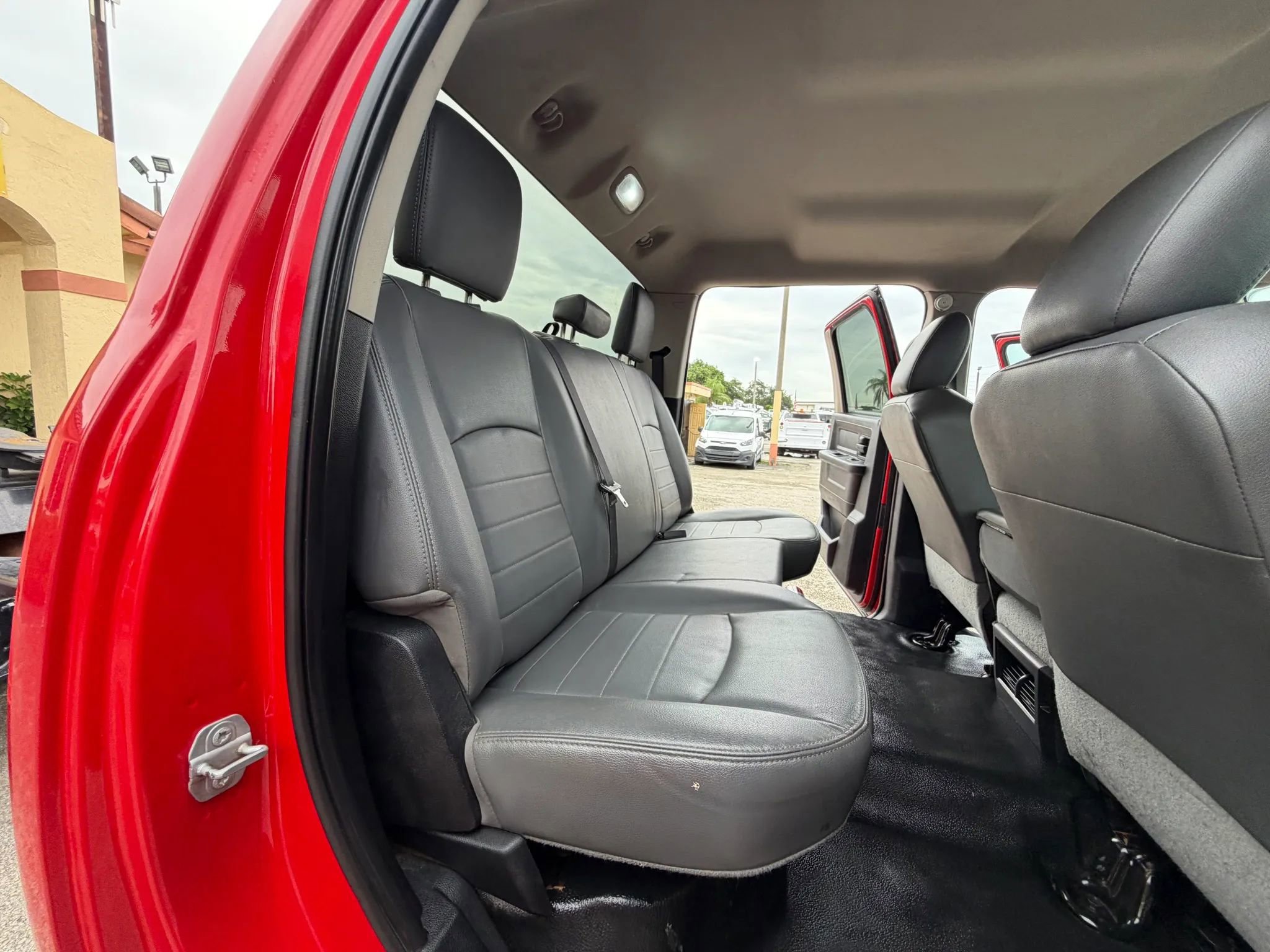 Used 2018 RAM 5500 Tradesman w/ Chrome Appearance Group RWD image 16