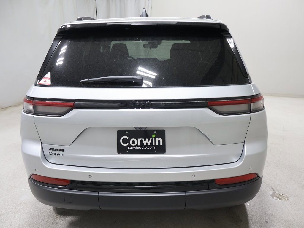 New 2025 Jeep Grand Cherokee Altitude image 5