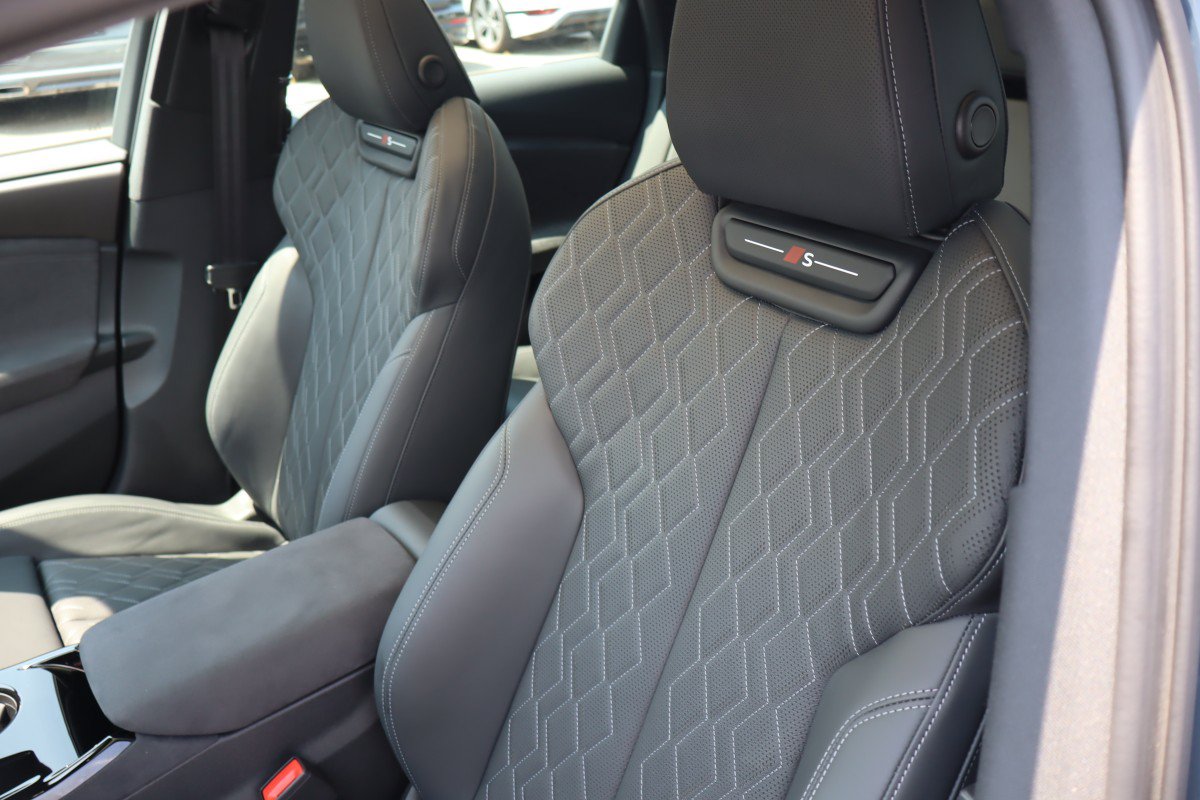 Used 2025 Audi S6 e-tron Premium Plus w/ Premium Plus AWD/4WD image 22