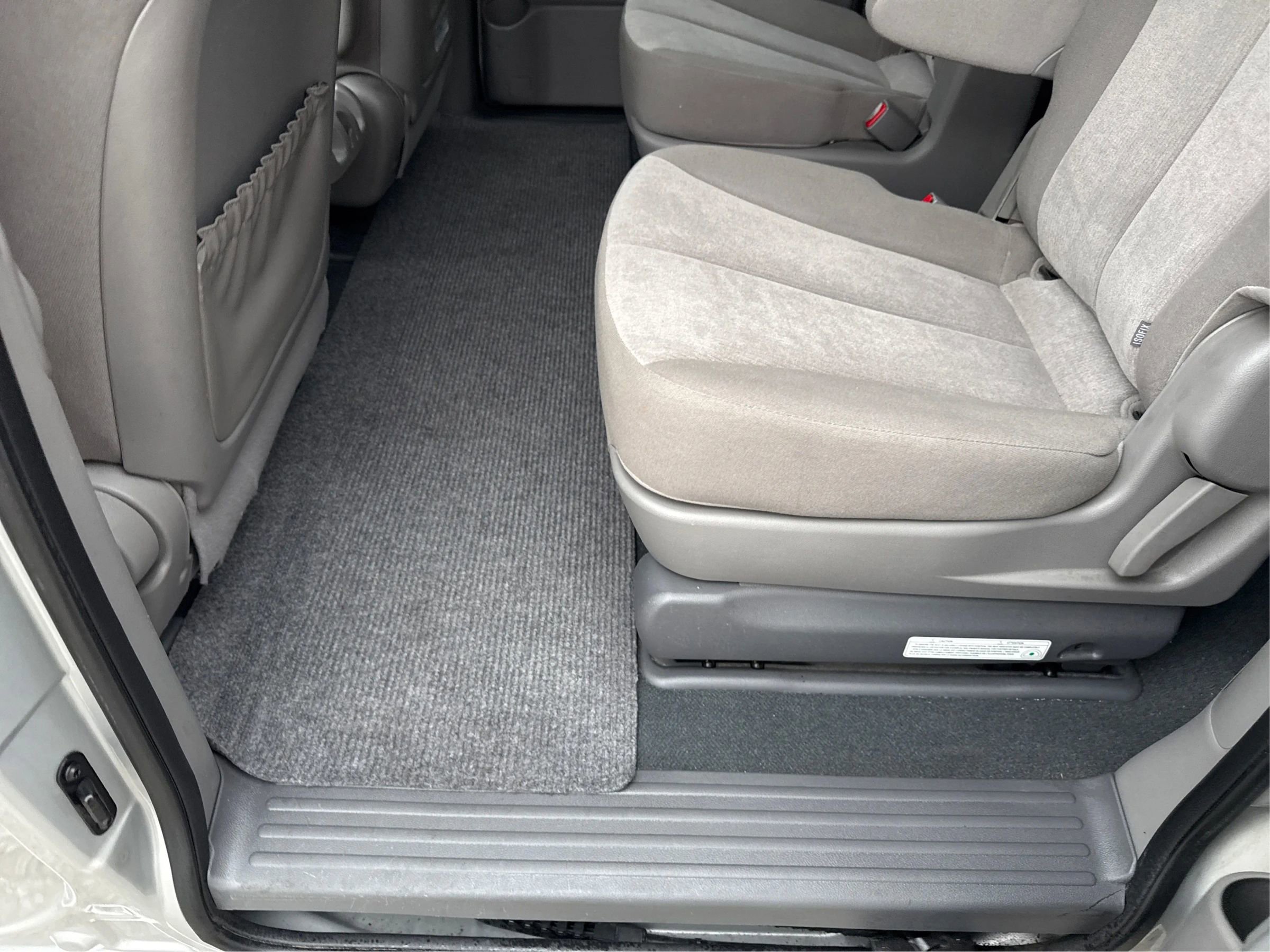 Used 2012 Kia Sedona LX image 11