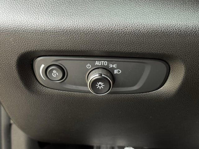 Used 2021 Chevrolet Traverse LS FWD image 23