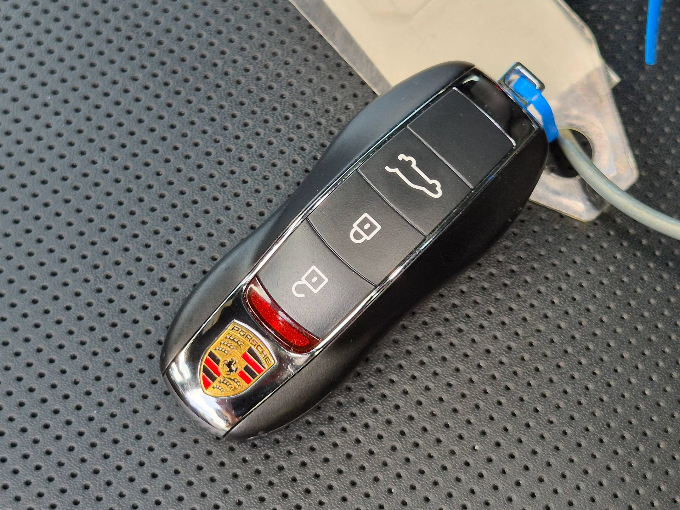Certified 2026 Porsche Macan AWD/4WD image 39
