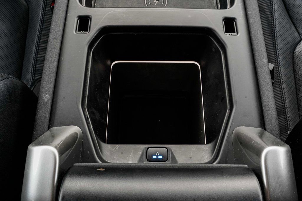 Used 2023 Land Rover Defender 130 X-Dynamic SE image 15