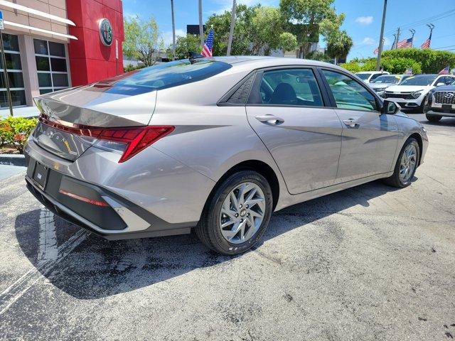 Used 2024 Hyundai Elantra Blue FWD image 7