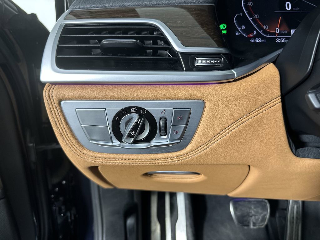 Used 2022 BMW 740i xDrive w/ Luxury Rear Seating Package image 21