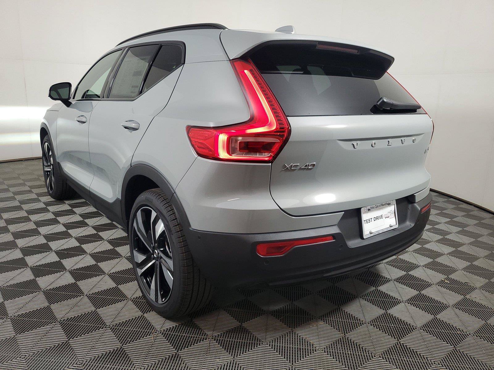 New 2026 Volvo XC40 B5 Plus w/ Protection Package Premier AWD/4WD image 4