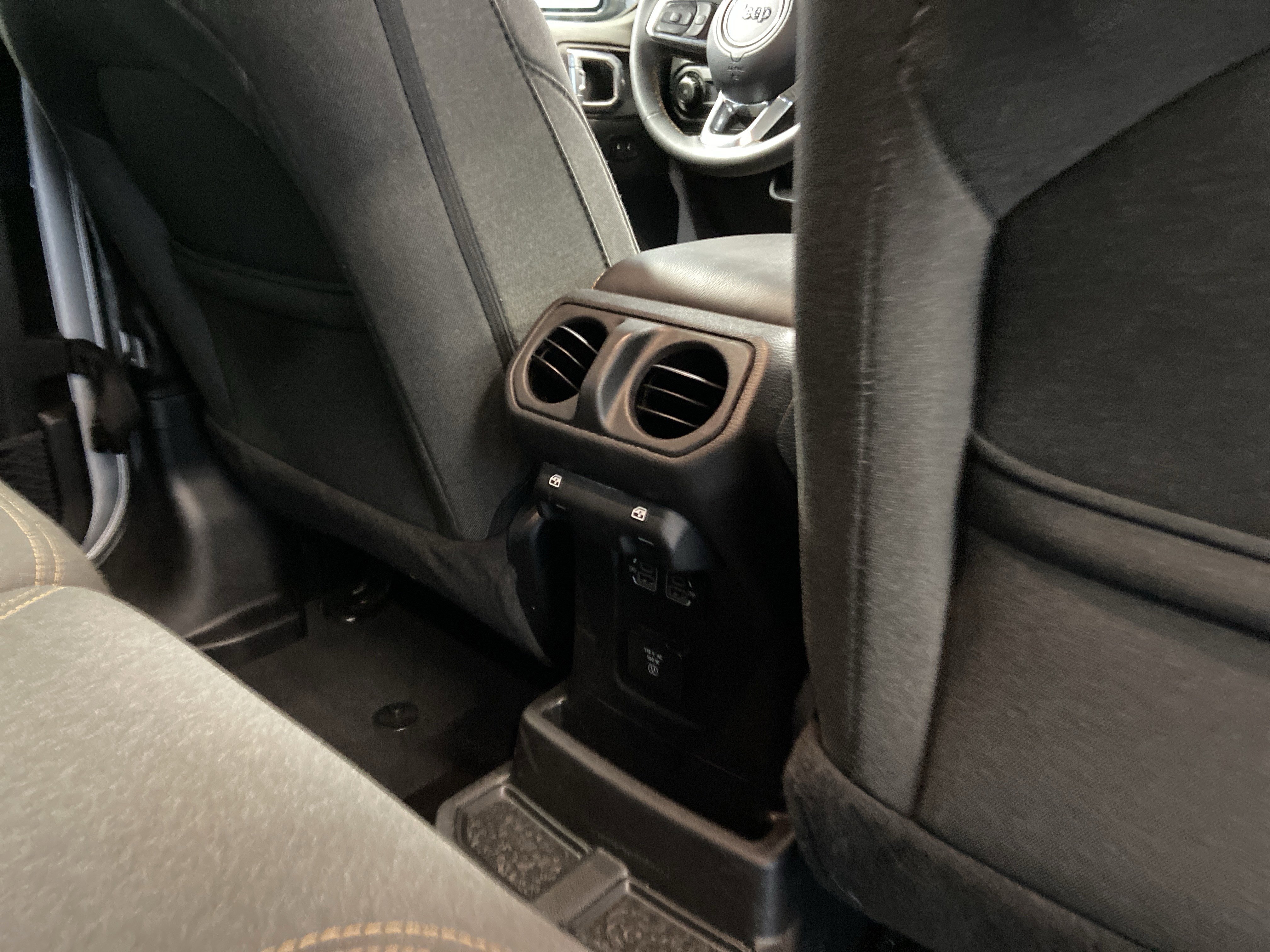 Used 2024 Jeep Wrangler Sahara image 41