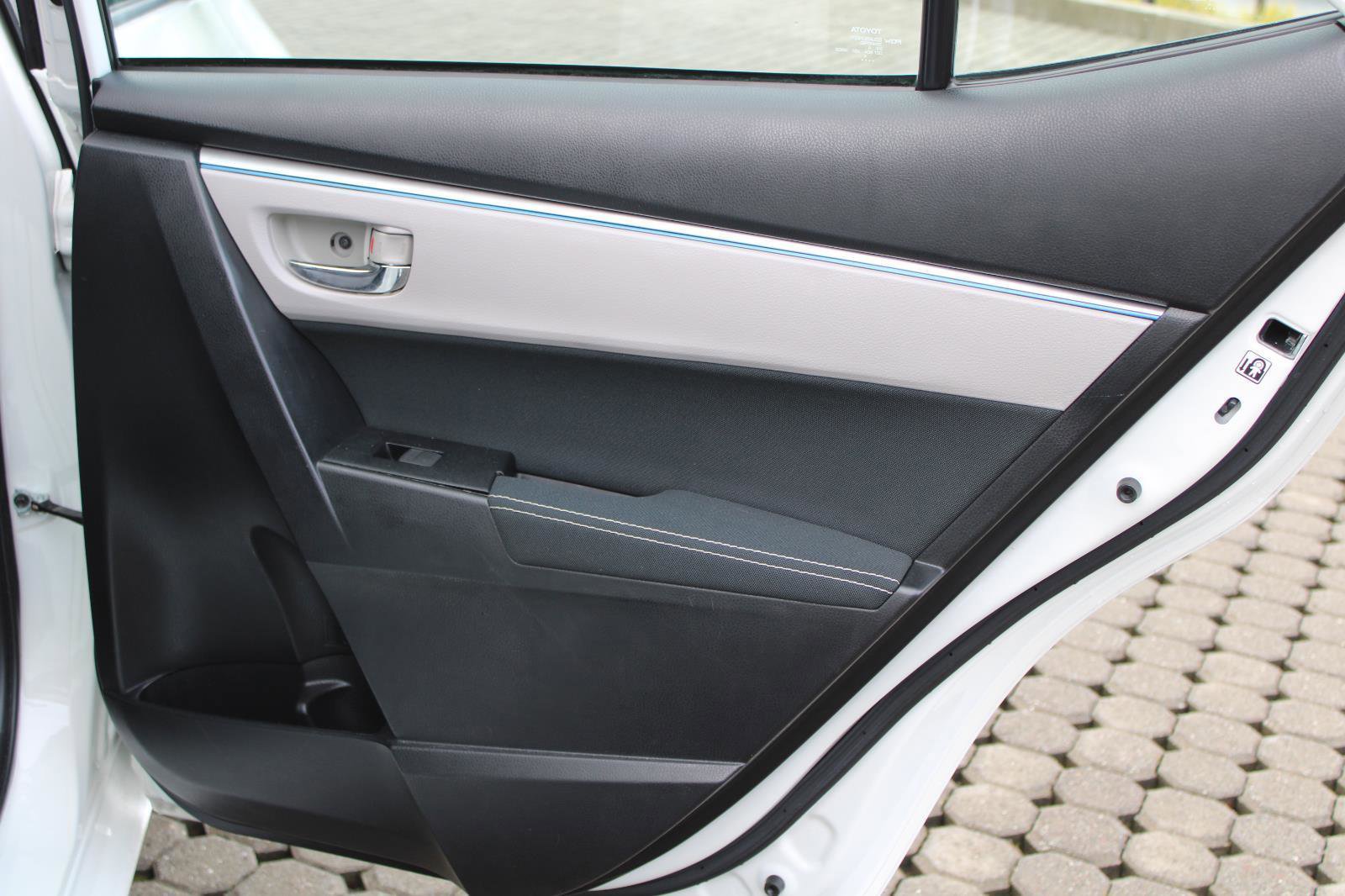 Used 2014 Toyota Corolla LE image 34