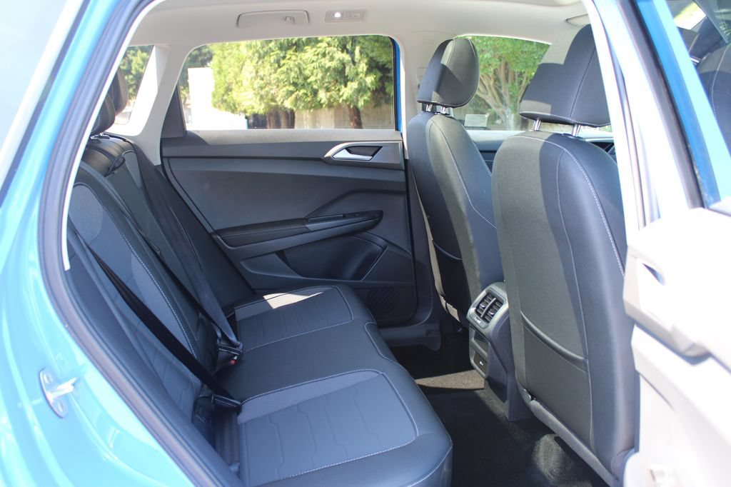 Used 2025 Volkswagen Taos SE AWD/4WD image 14