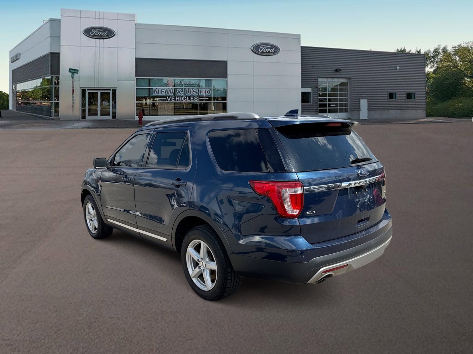 Used 2017 Ford Explorer XLT w/ Equipment Group 202A image 8