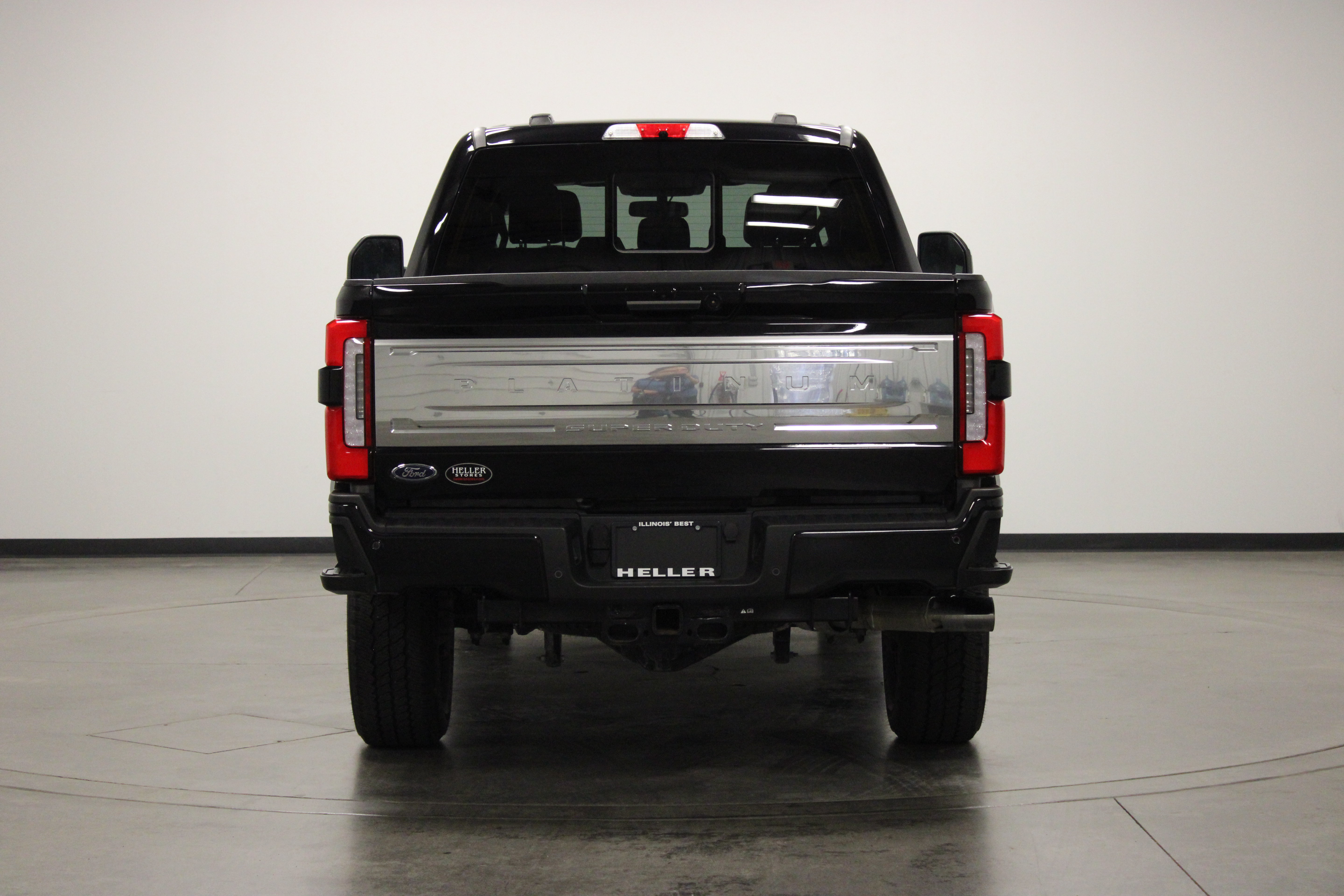 Used 2024 Ford F350 Platinum w/ FX4 Off-Road Package AWD/4WD image 7