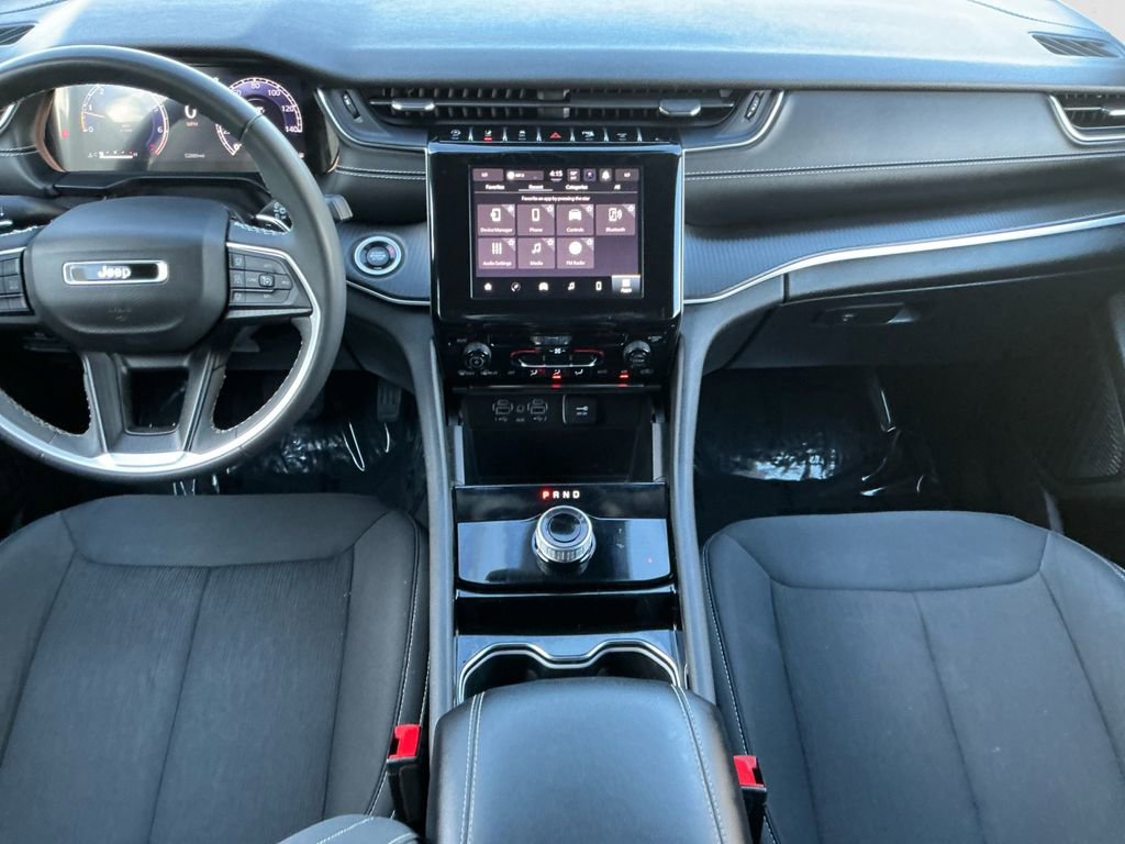 Used 2023 Jeep Grand Cherokee Laredo image 11