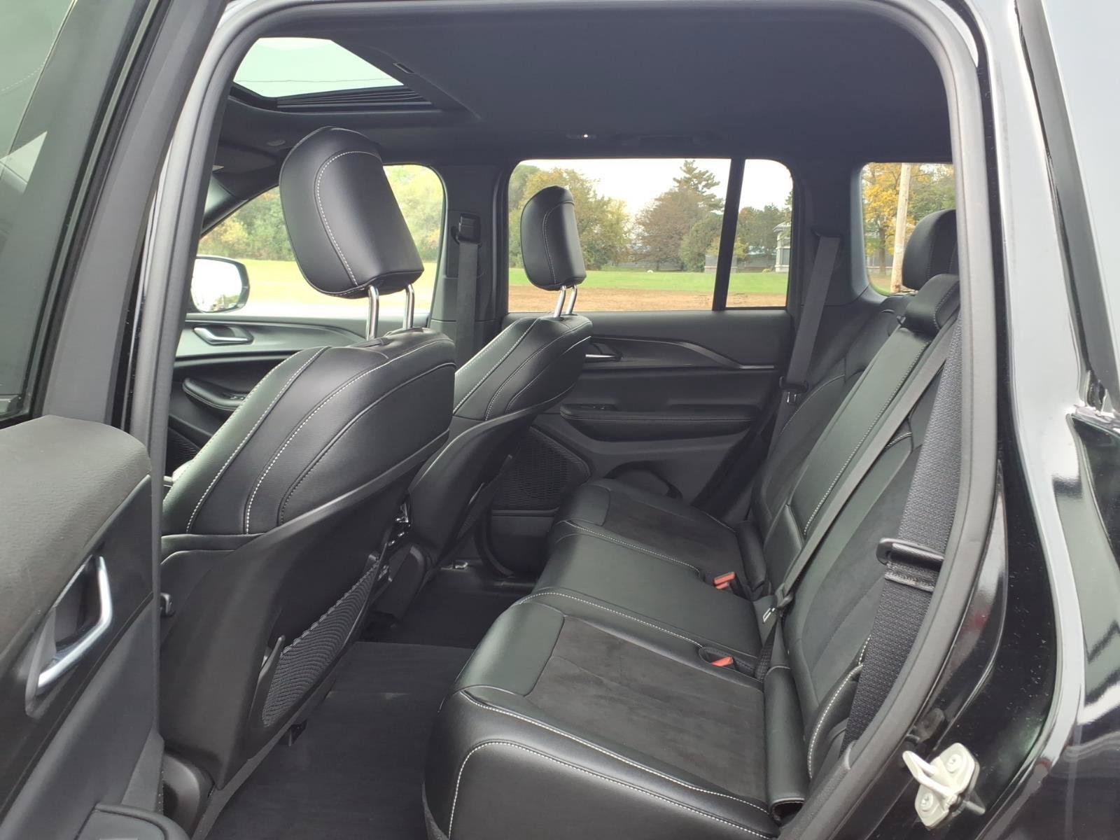 Used 2023 Jeep Grand Cherokee Altitude AWD/4WD image 11