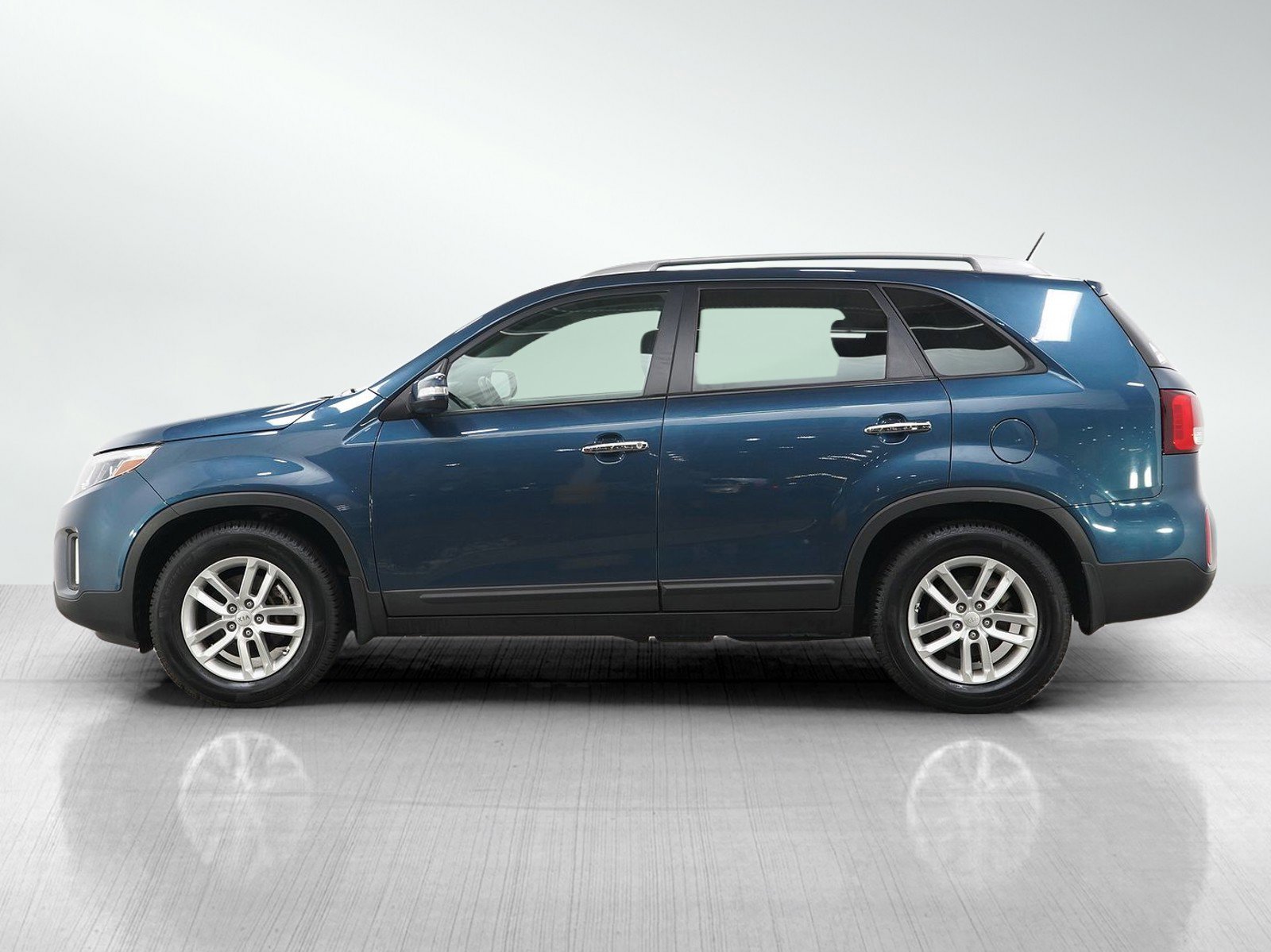 Used 2014 Kia Sorento LX FWD image 2