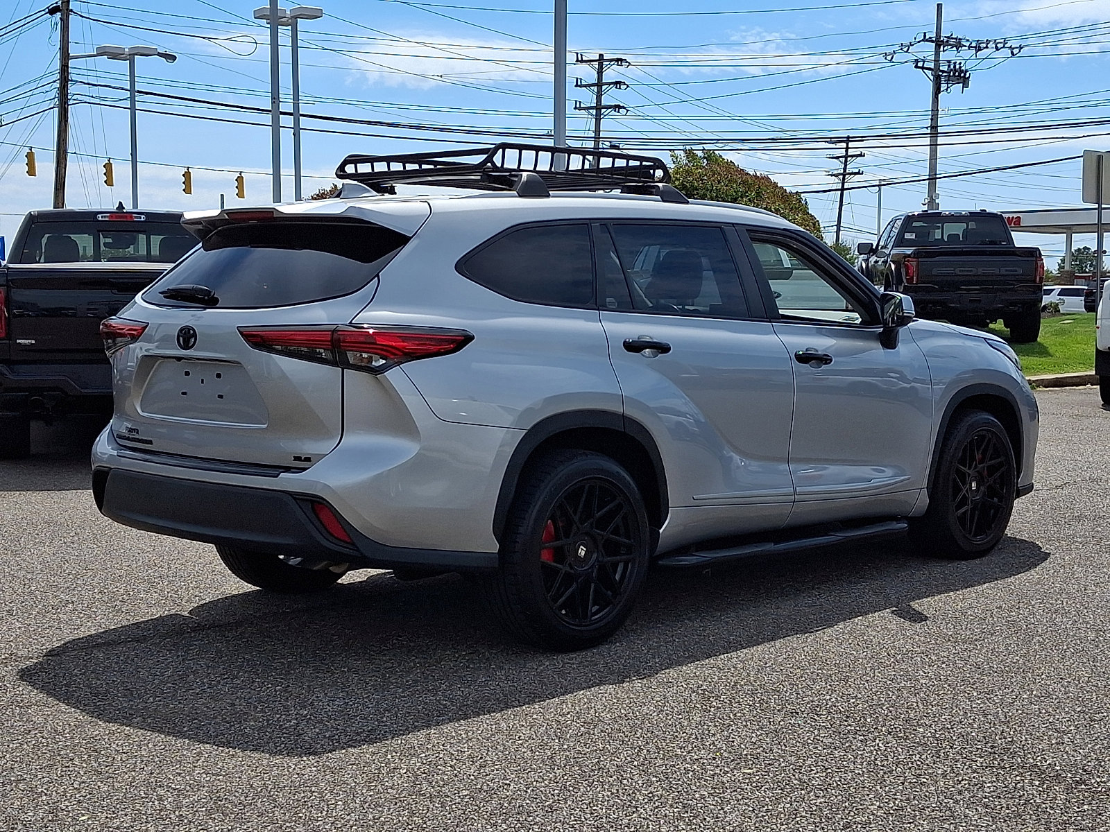 Used 2023 Toyota Highlander XLE FWD image 11