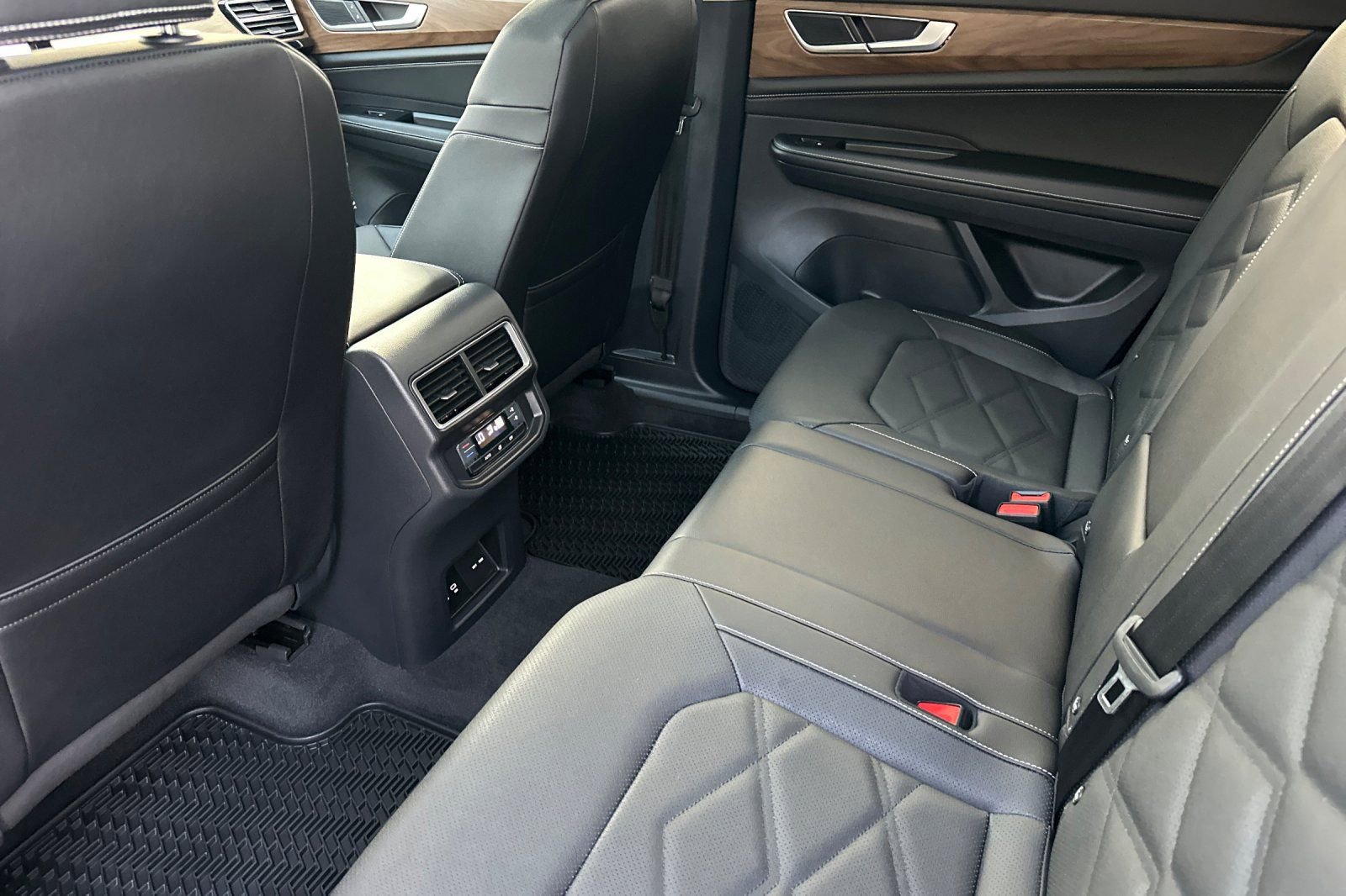 New 2026 Volkswagen Atlas SE image 10