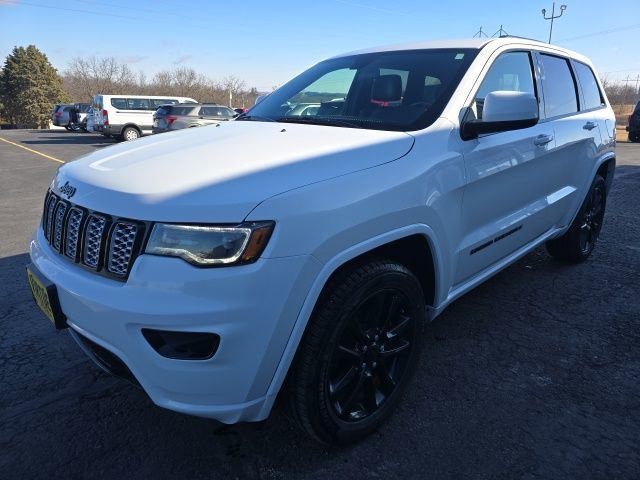 Used 2021 Jeep Grand Cherokee Laredo X image 3