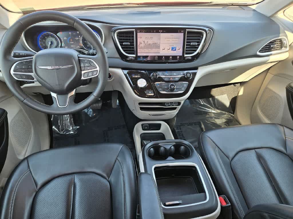 Used 2023 Chrysler Pacifica Touring-L FWD image 9