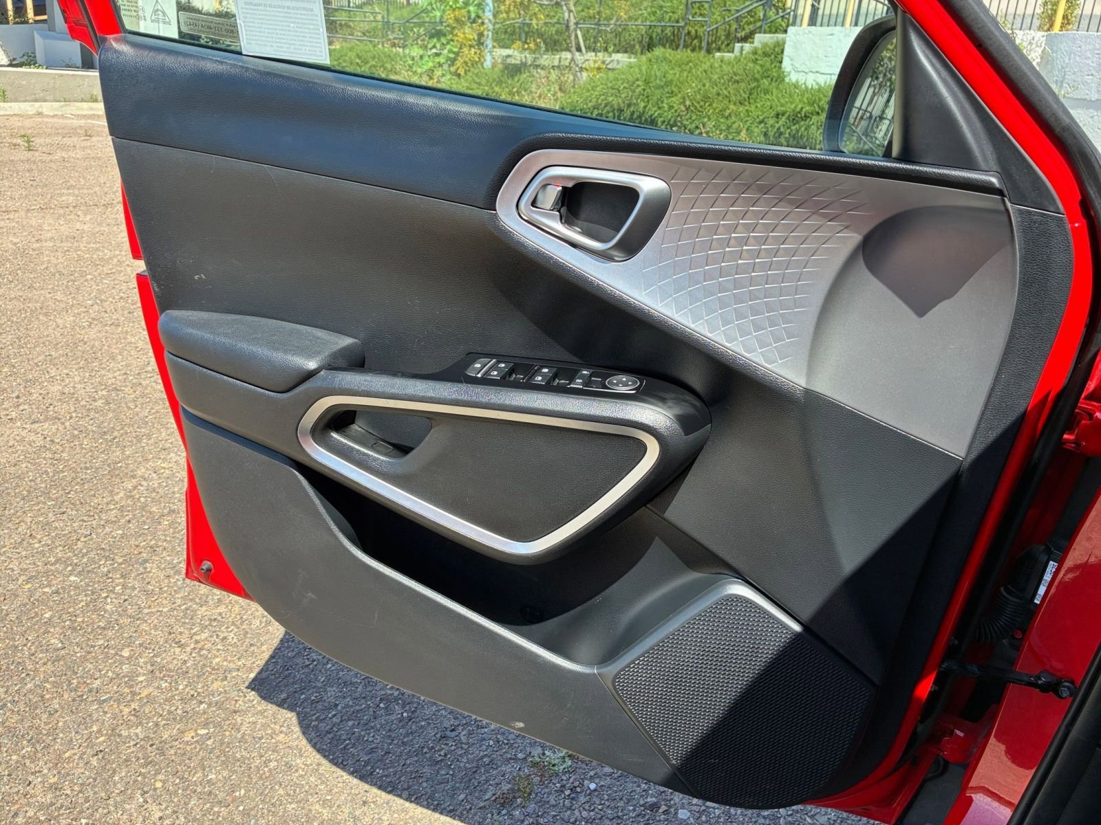 Used 2025 Kia Soul LX w/ LX Technology Package image 18