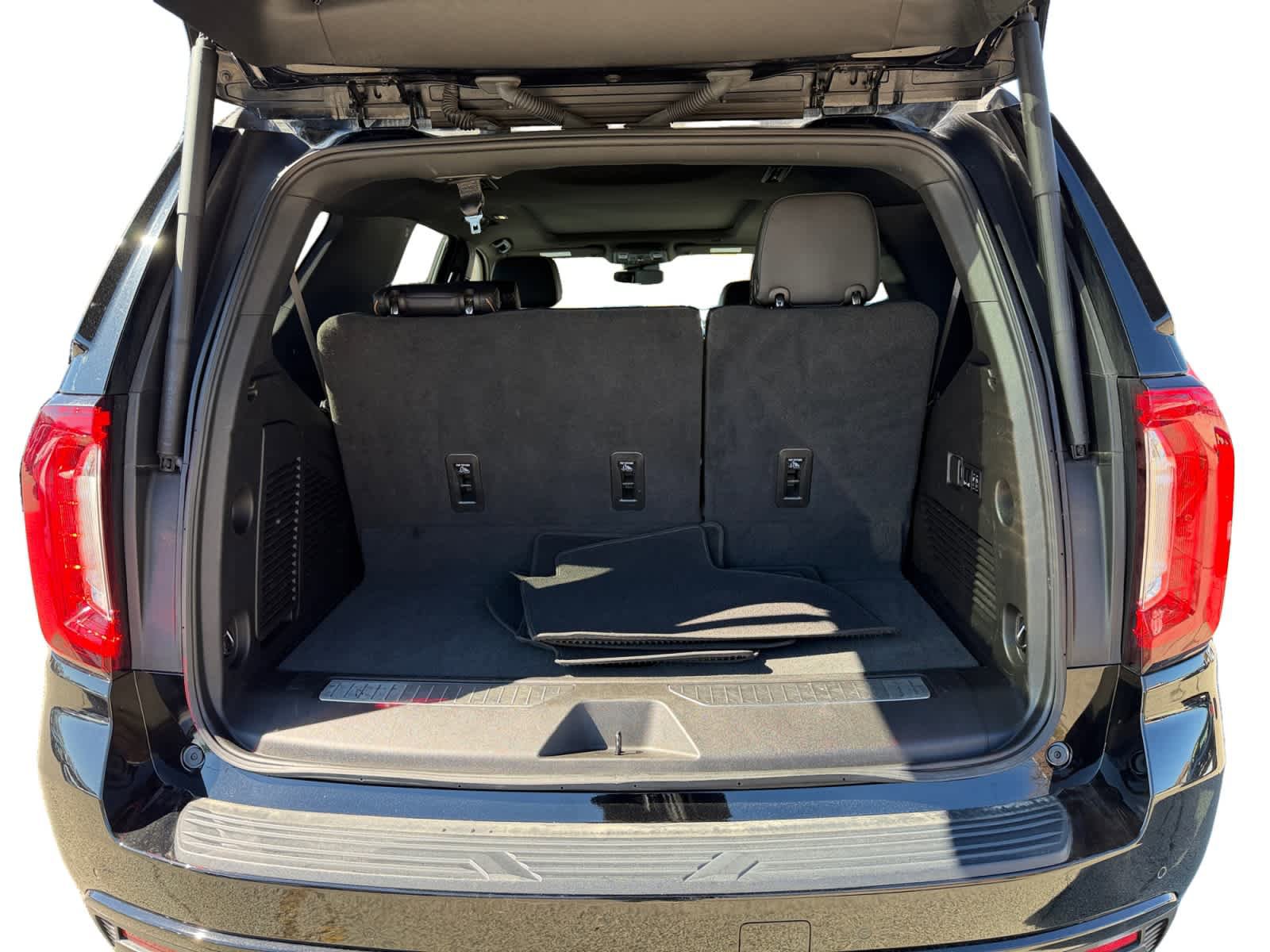 Used 2023 GMC Yukon AT4 w/ AT4 Premium Package image 19