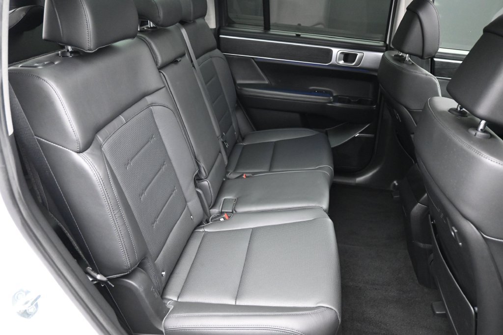 Used 2025 Hyundai Santa Fe Limited FWD image 31