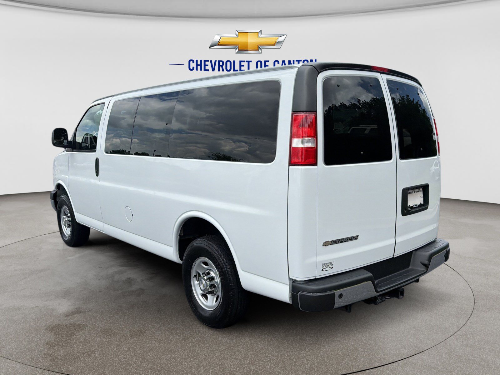 Used 2022 Chevrolet Express 2500 LT RWD image 7