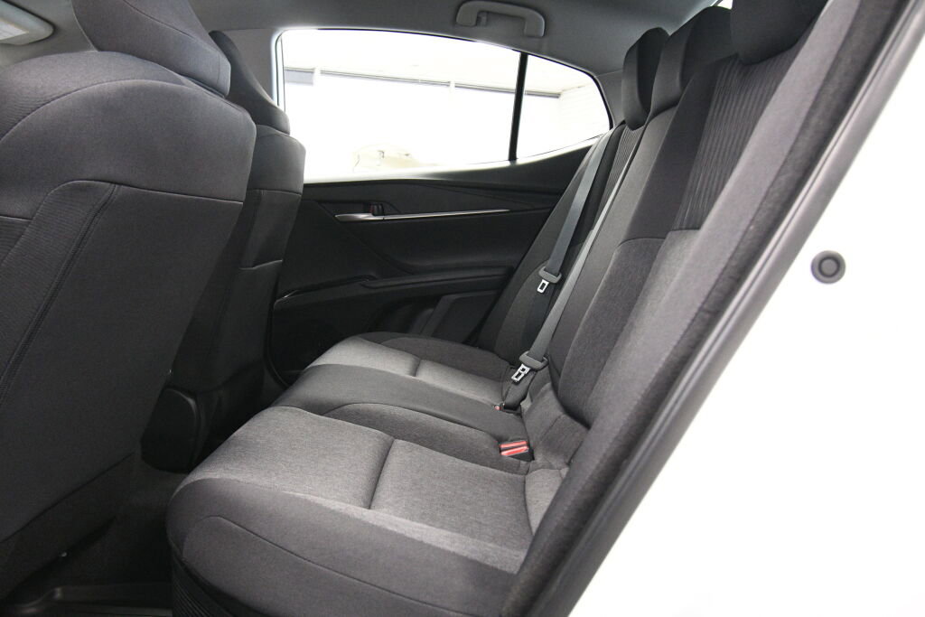 Used 2025 Toyota Camry LE image 19