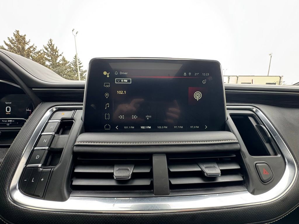 Used 2024 GMC Yukon SLT w/ SLT Luxury Package image 25