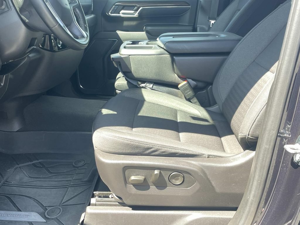 Used 2024 Chevrolet Silverado 1500 LT AWD/4WD image 16