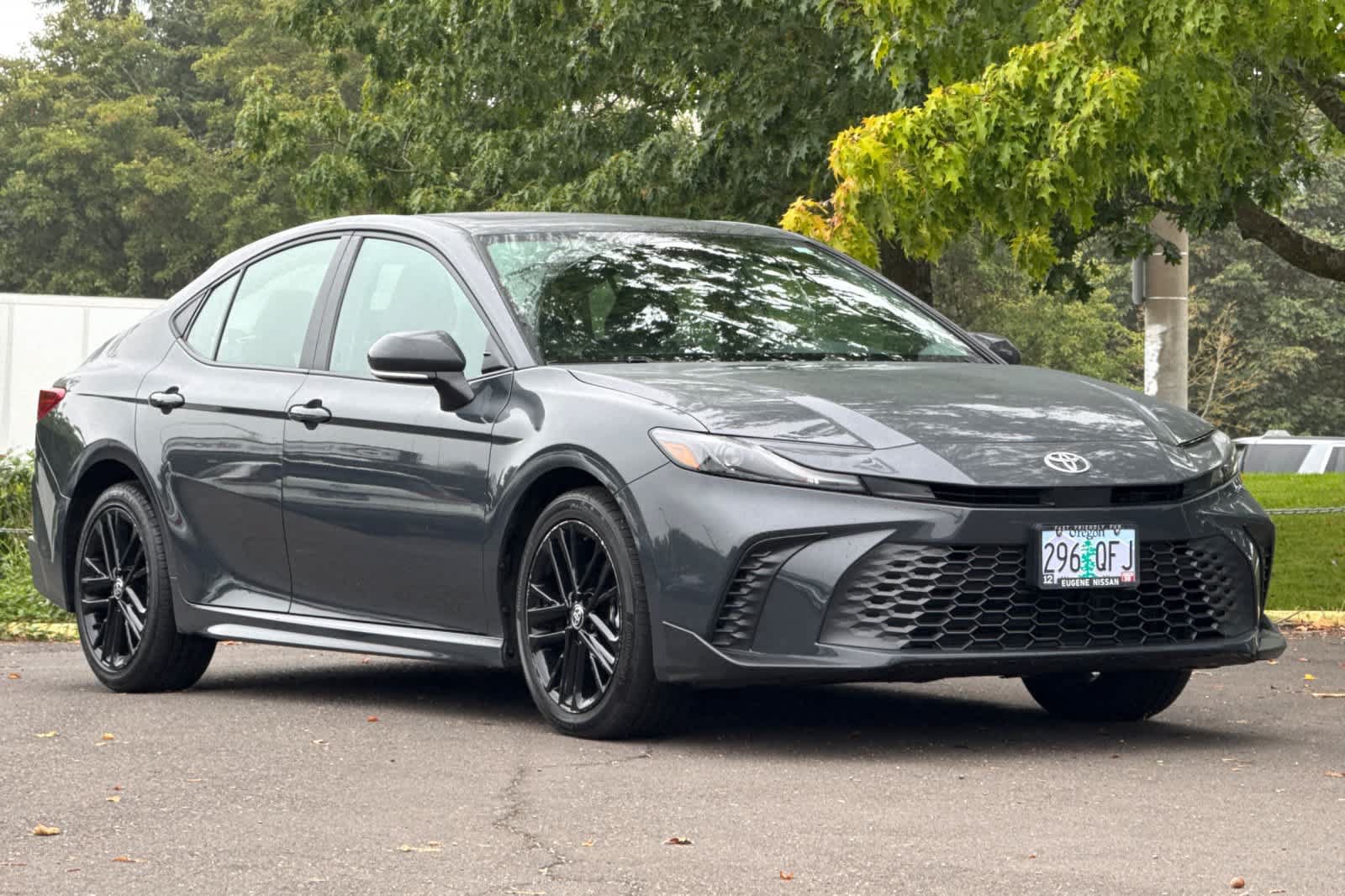 Used 2025 Toyota Camry SE AWD/4WD image 9