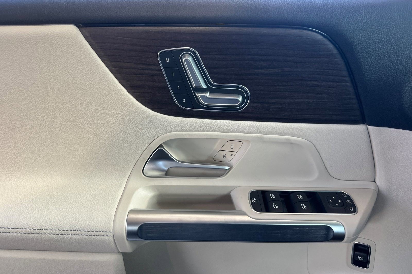 New 2026 Mercedes-Benz GLB 250 image 14