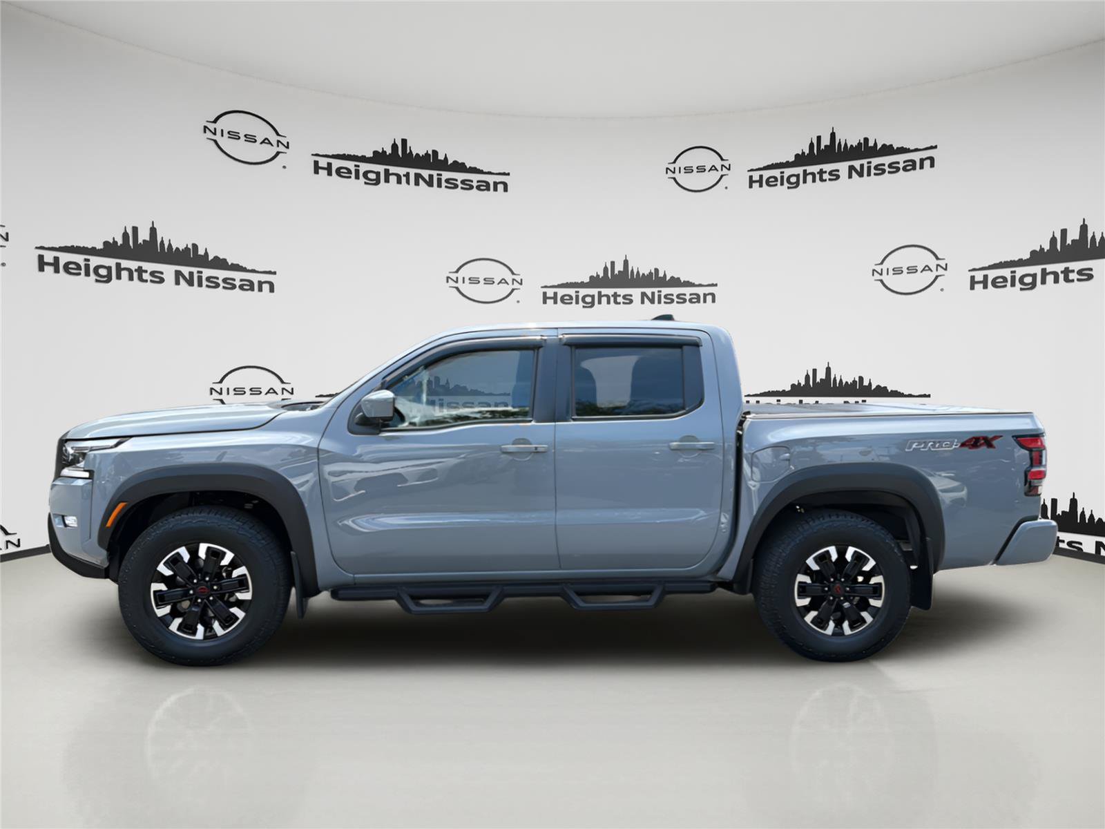 Used 2023 Nissan Frontier PRO-4X w/ Pro Convenience Package AWD/4WD image 2